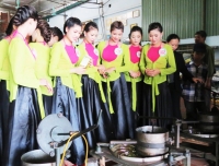 Người đẹp Xứ Trà đến thăm xưởng sản xuất của HTX TRÀ XANH THÁI NGUYÊN